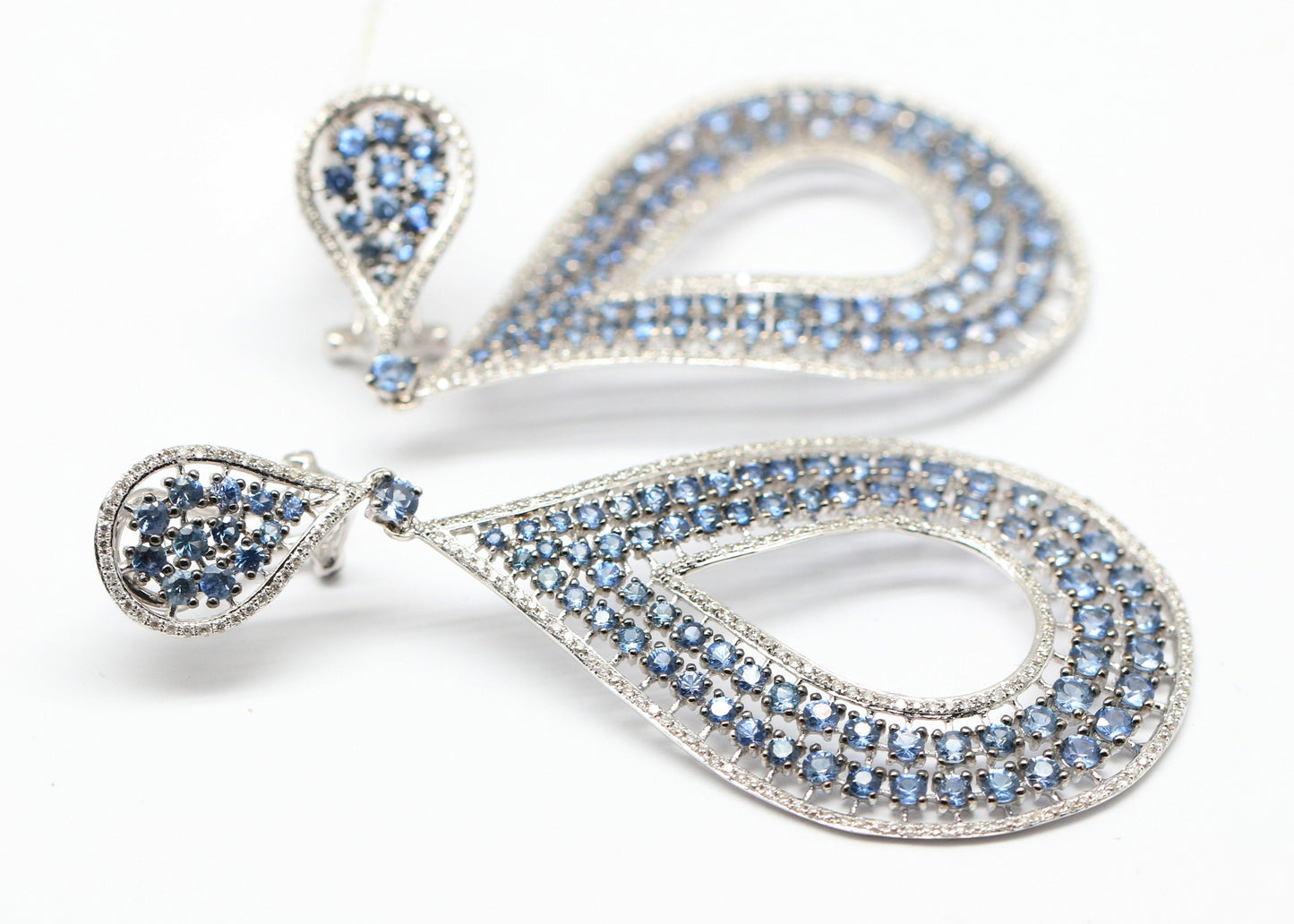 ARETES LARGOS ZAFIRO Y DIAMANTES