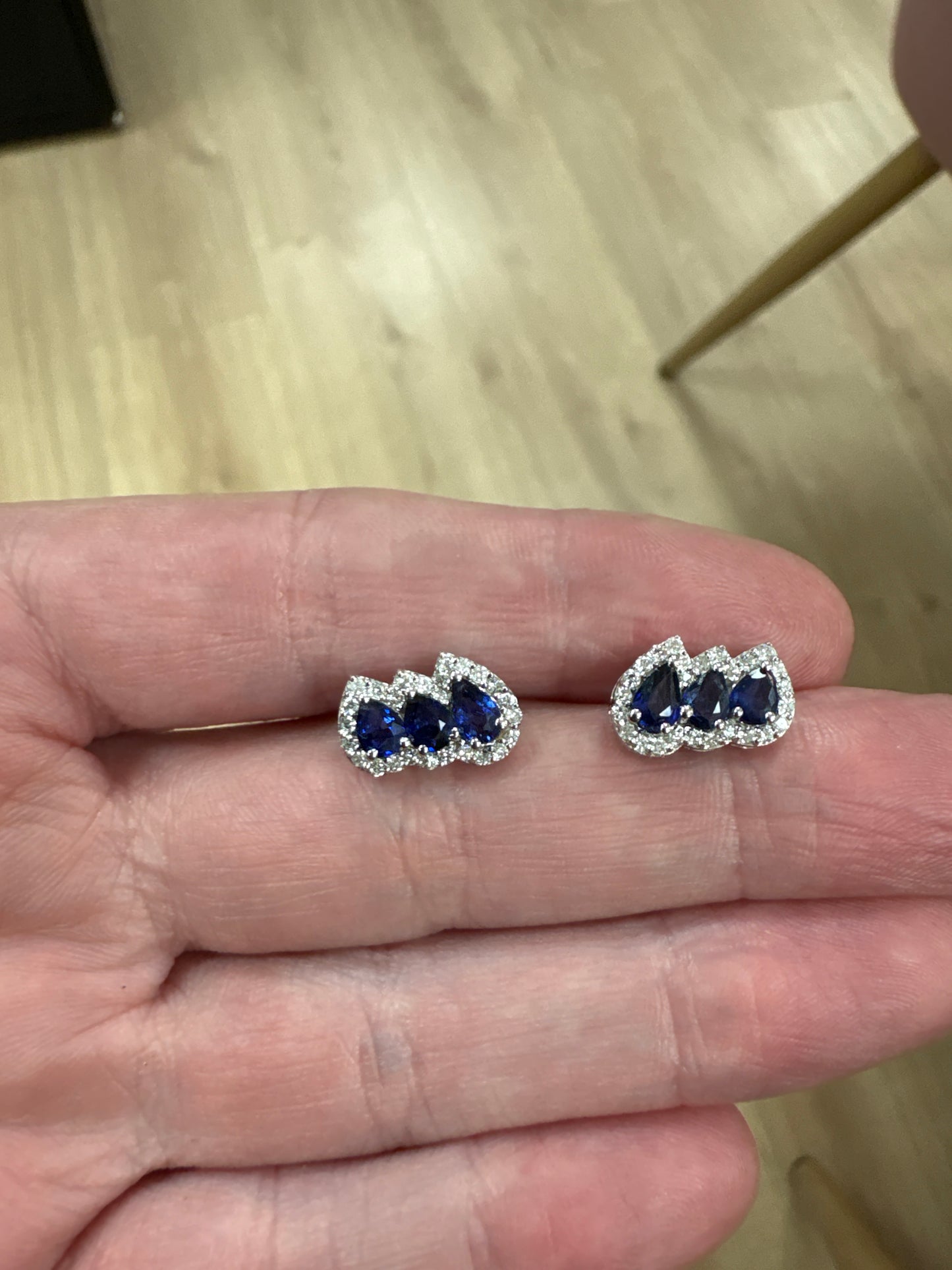 ARETES GOTA ZAFIRO