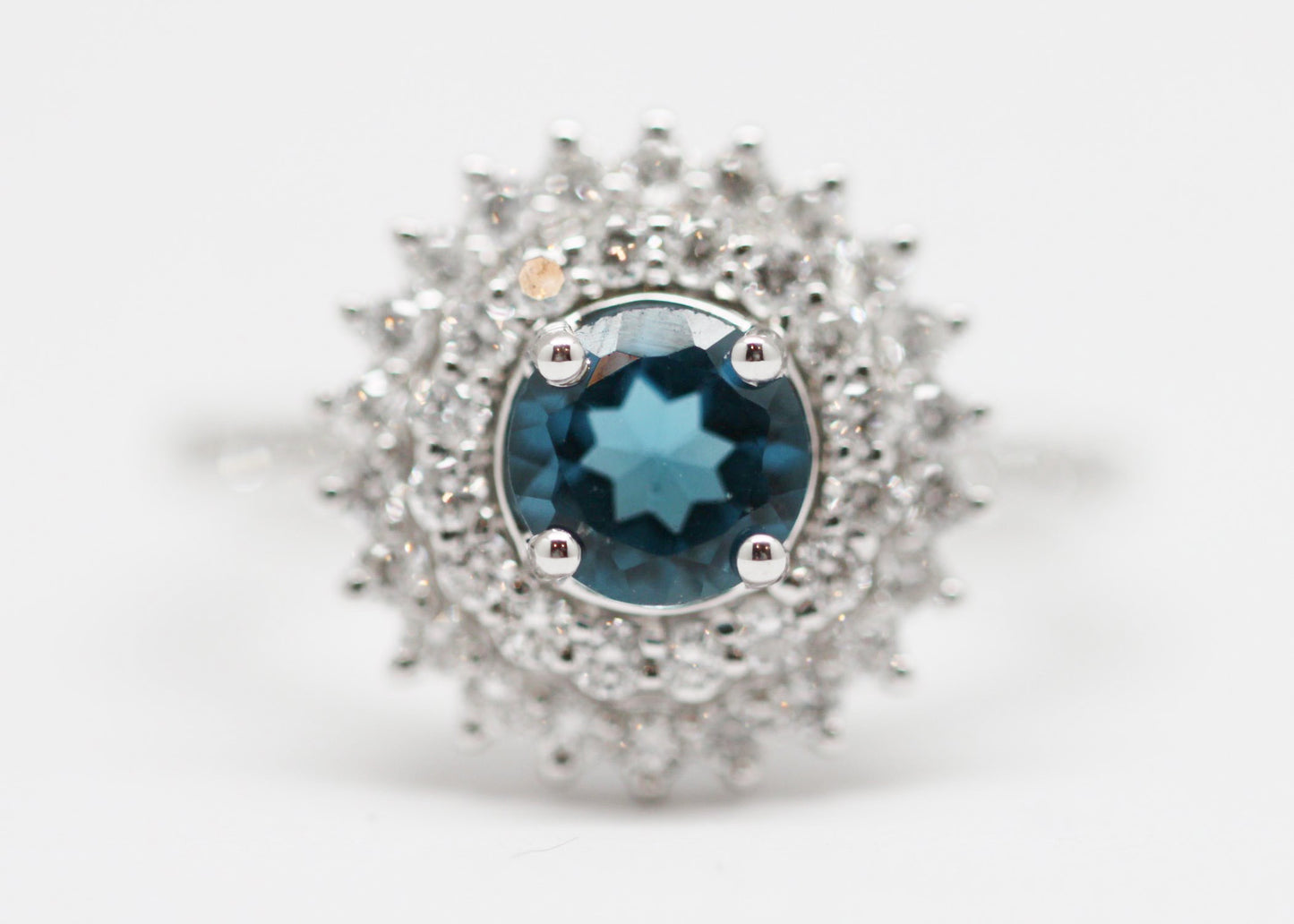 ANILLO FLOR ZAFIRO Y DIAMANTES