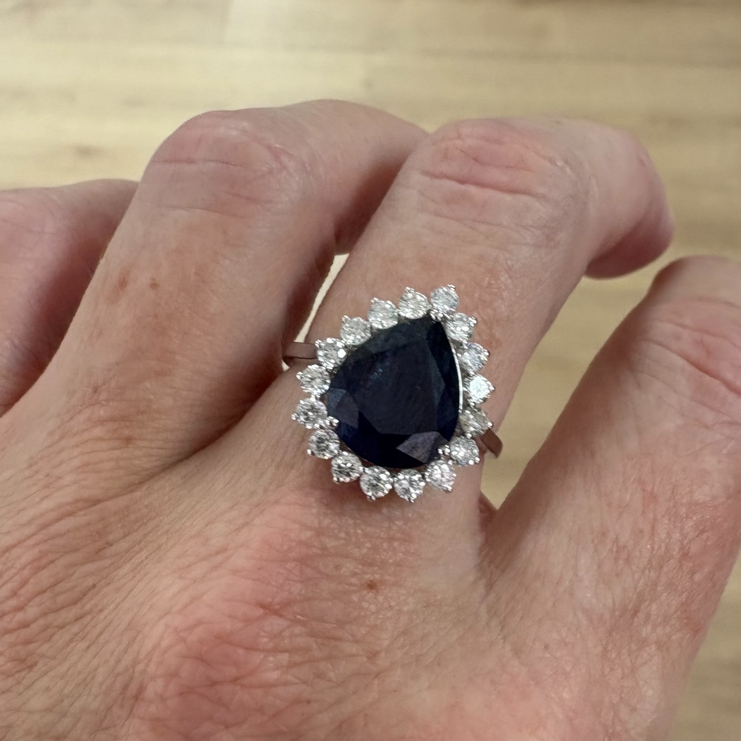 ANILLO GOTA ZAFIRO Y DIAMANTES