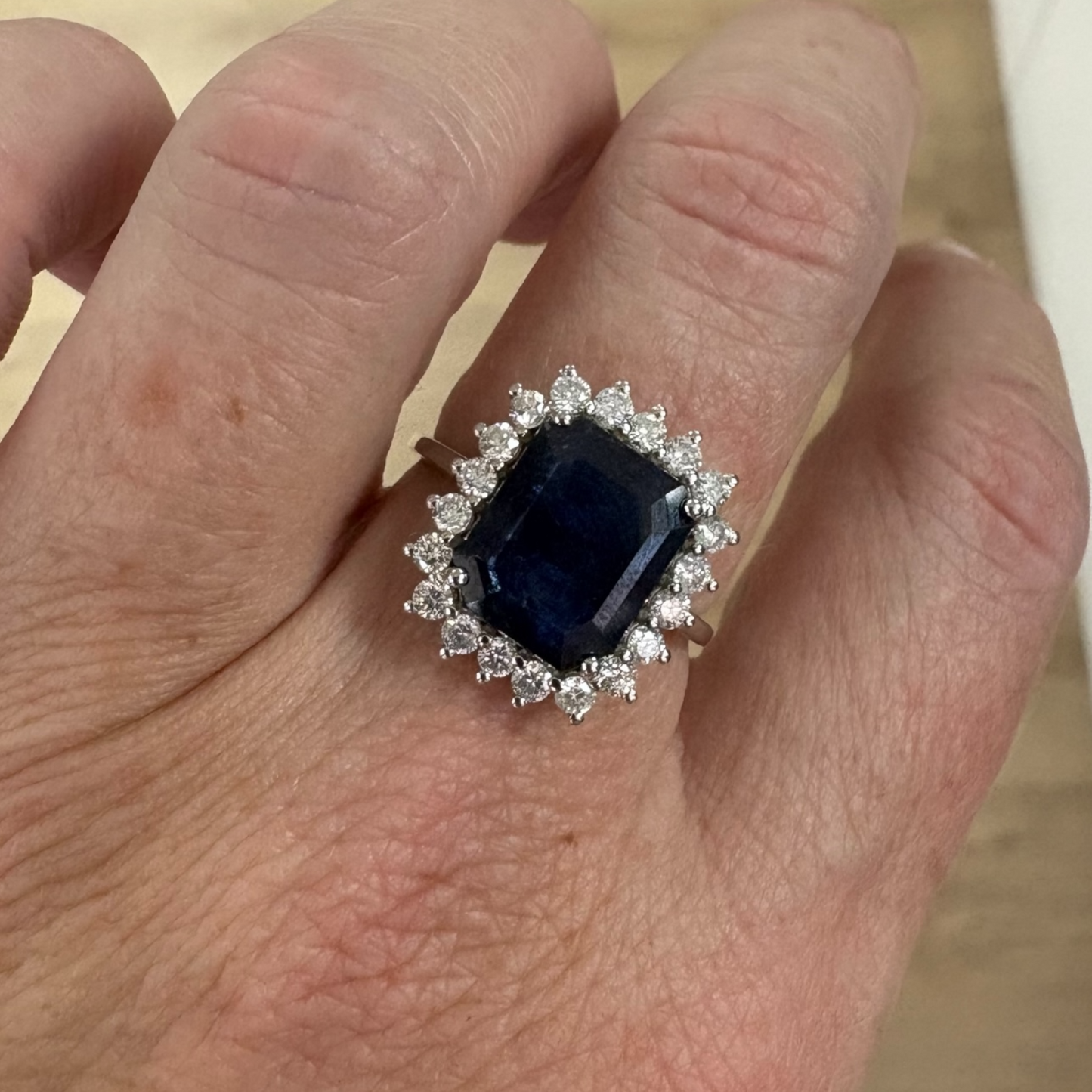 ANILLO RECTANGULAR ZAFIRO