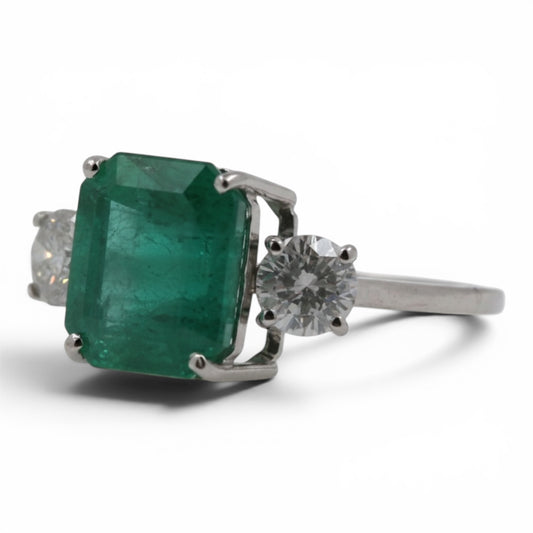 ANILLO ESMERALDA DOS DIAMANTES