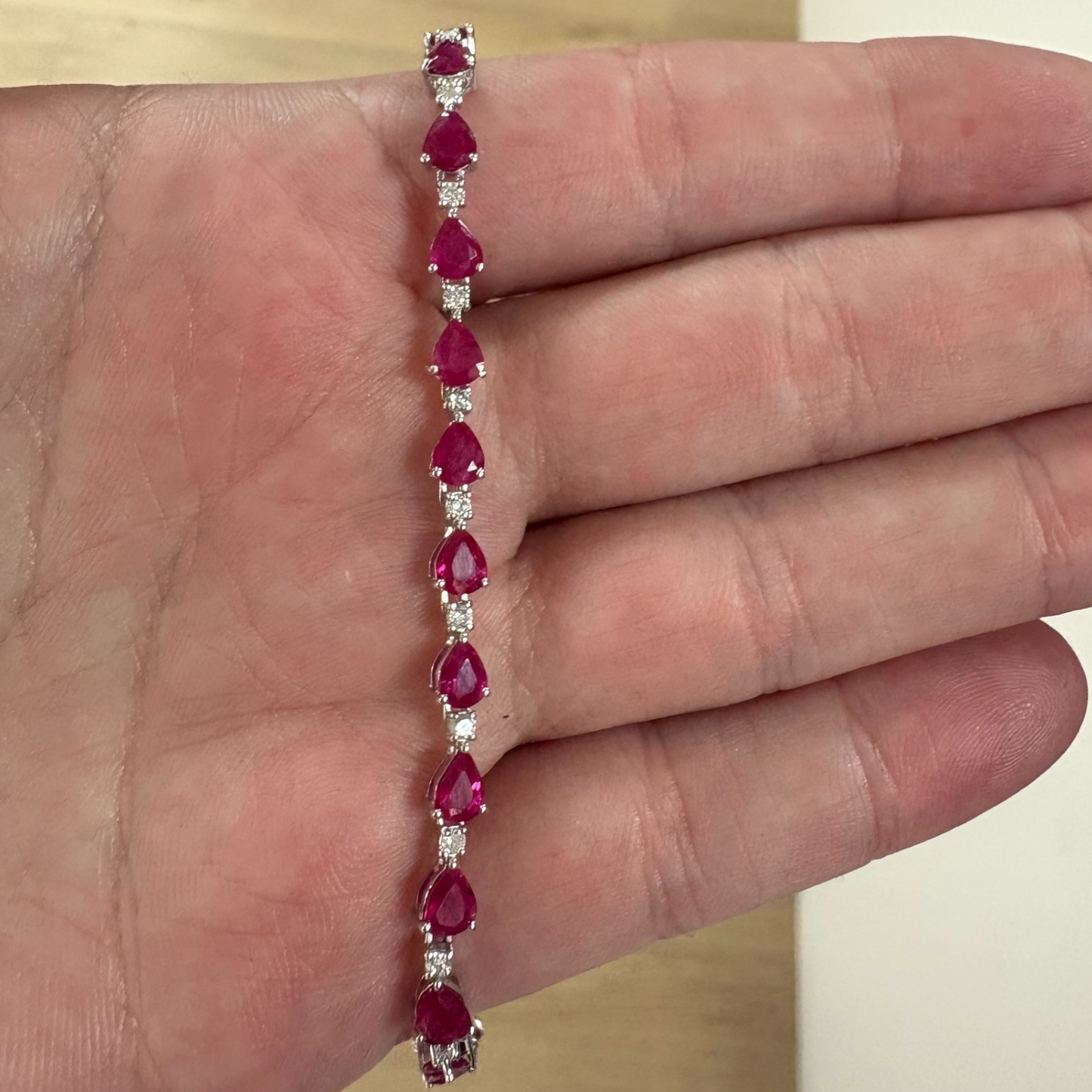 PULSERA RUBI GOTA OVAL DIAMANTES