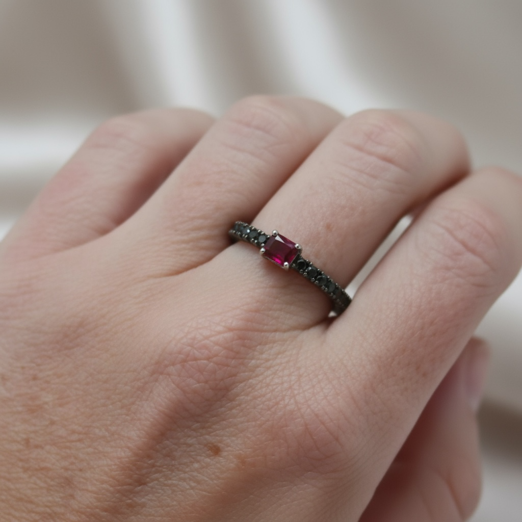 ANILLO RUBI DIAMANTES NEGROS