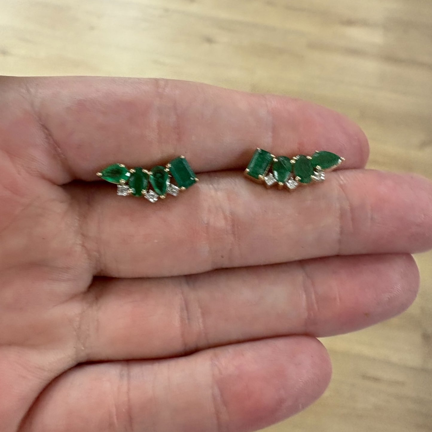 ARETES ESMERALDA CRAWLES