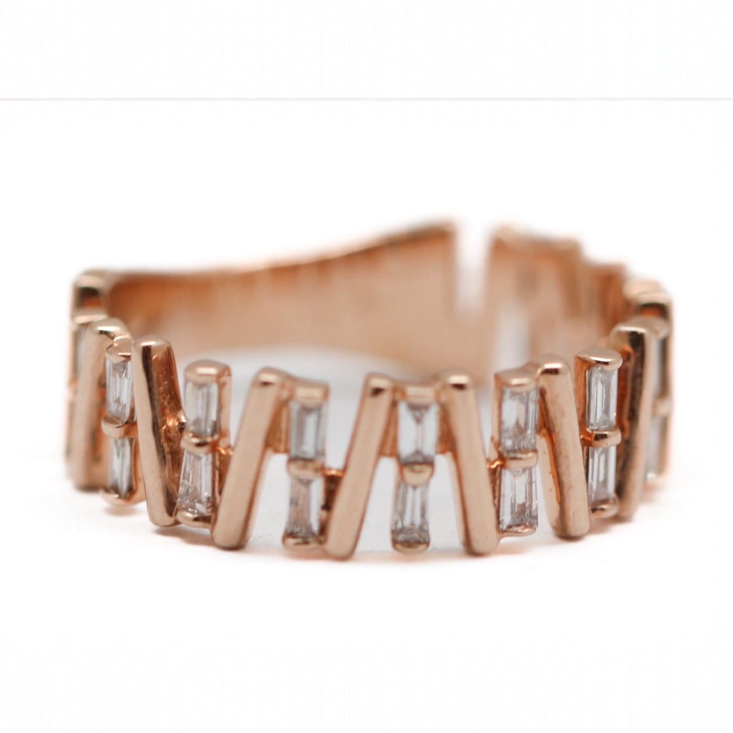 ANILLO GRUESO CHUECO DIAMANTES