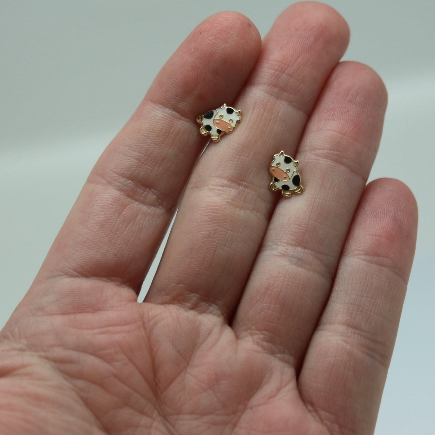 ARETES NIÑAS ESMALTE VACA