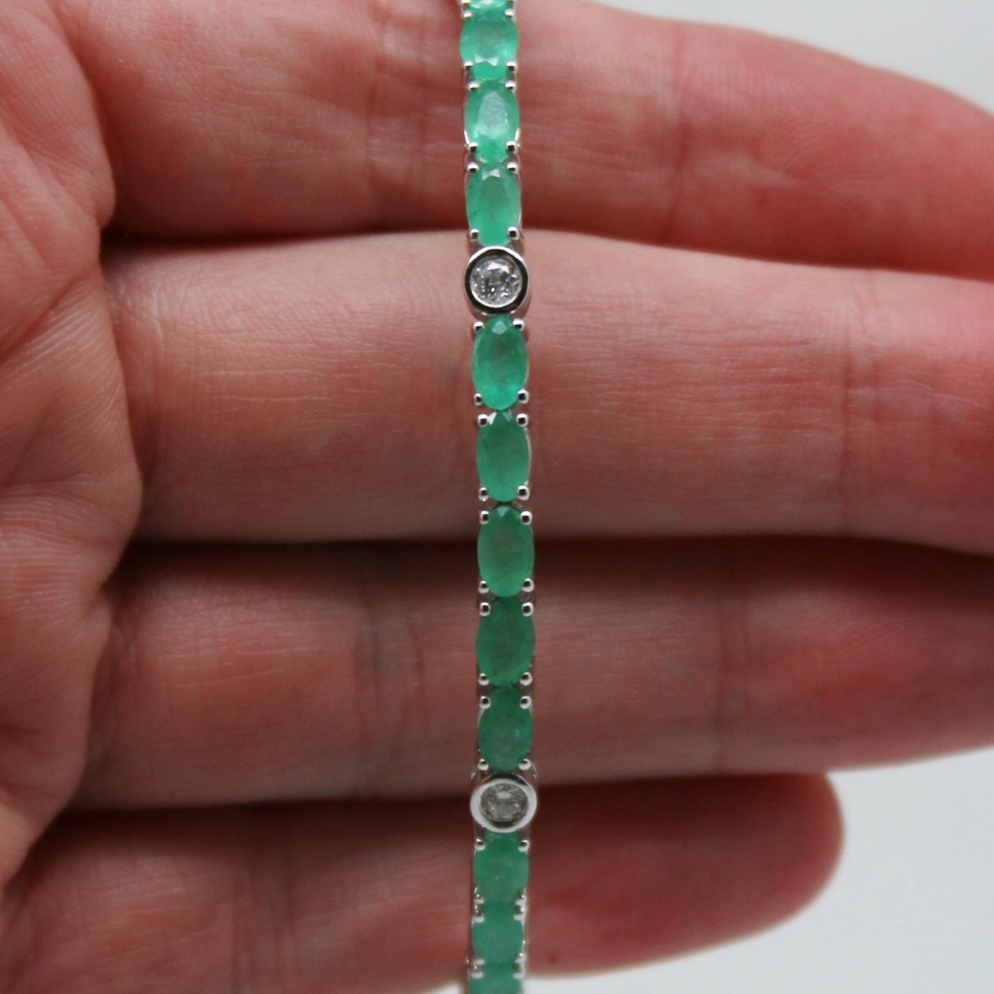 BANGLE ESMERALDA Y DIAMANTES