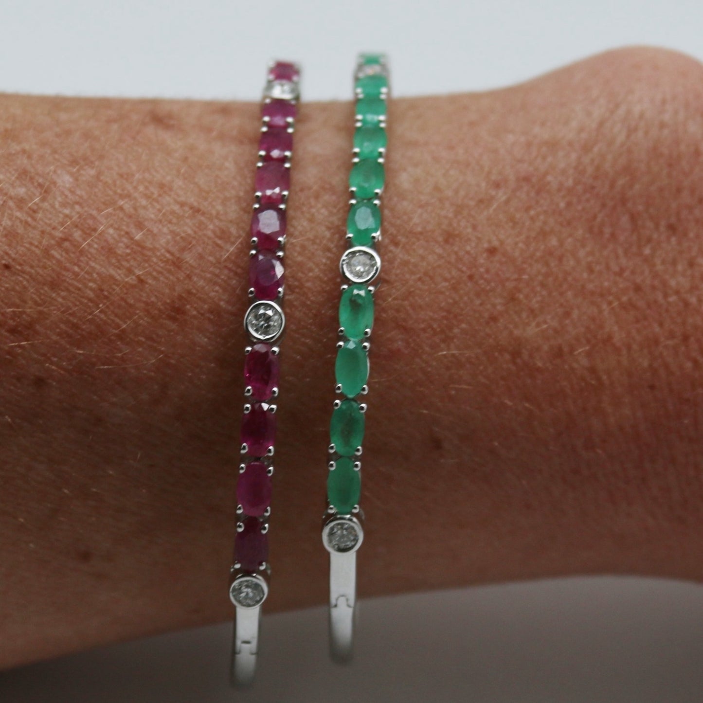 BANGLE ESMERALDA Y DIAMANTES