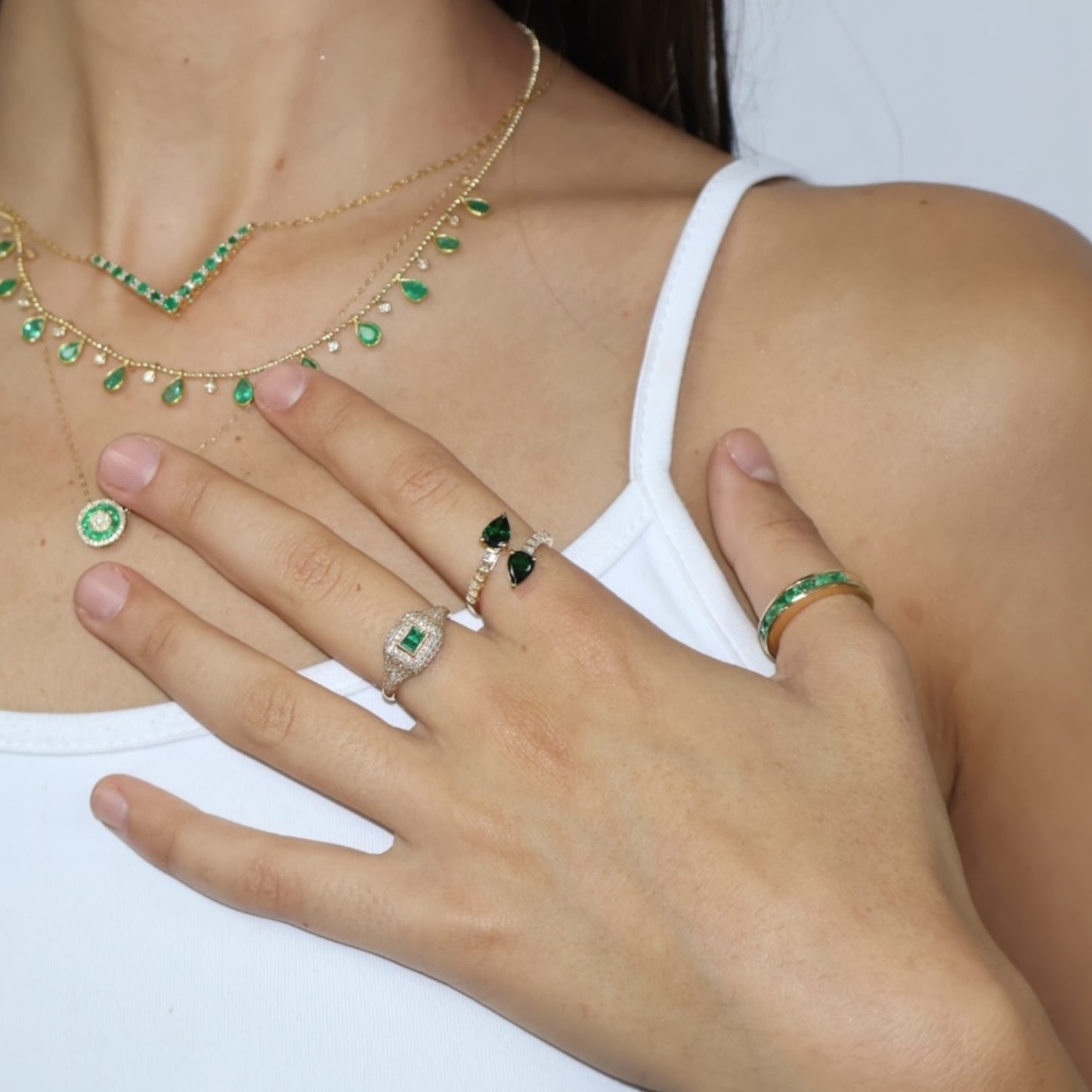 ANILLO SELLO ESMERALDA Y DIAMANTES