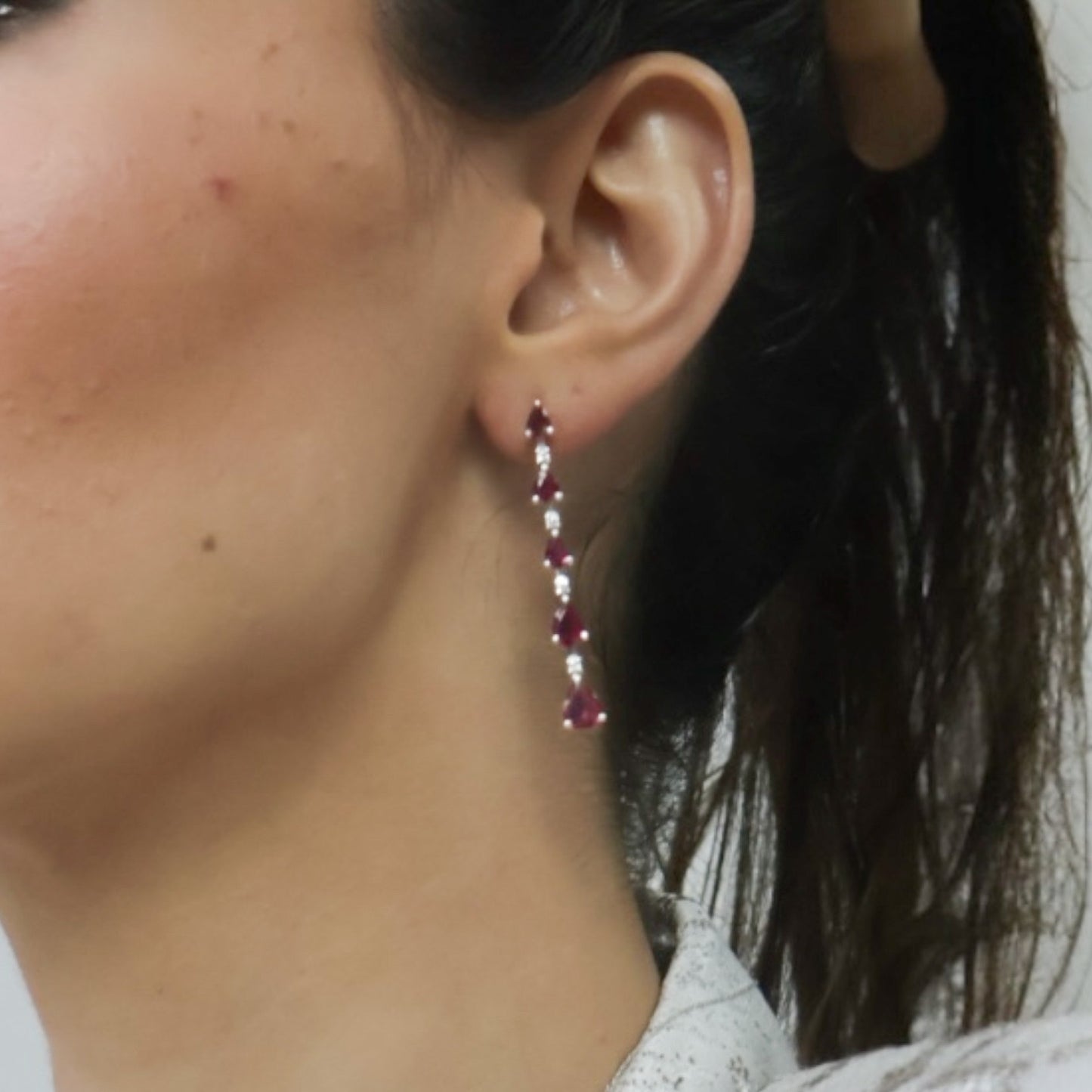 ARETES LARGOS GOTAS RUBIES Y DIAMANTES