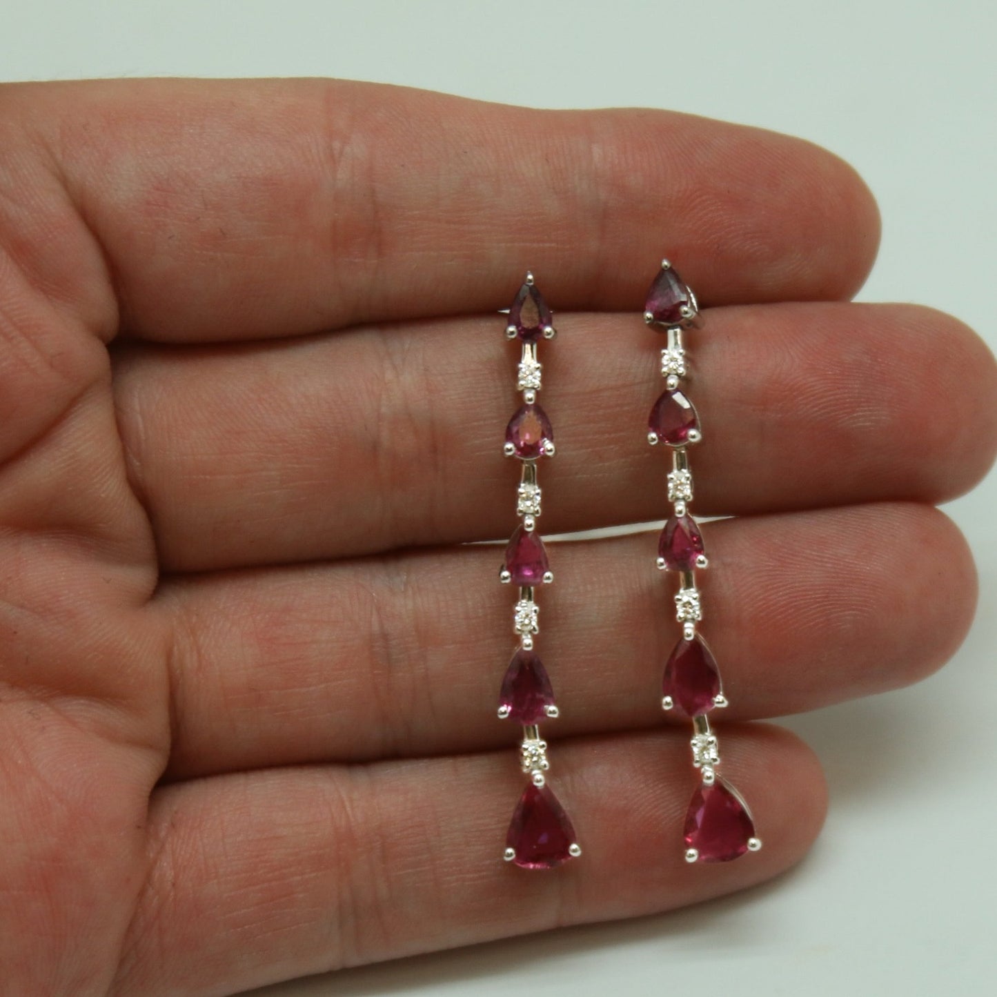 ARETES LARGOS GOTAS RUBIES Y DIAMANTES