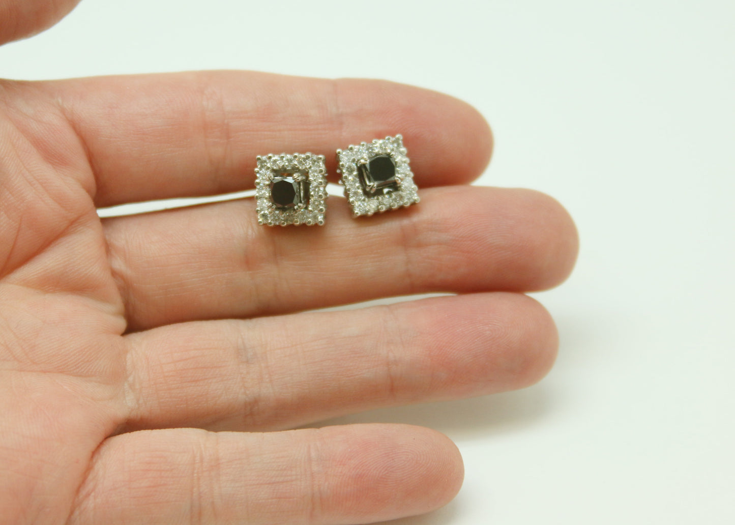 ARETES HALO DIAMANTES NEGROS