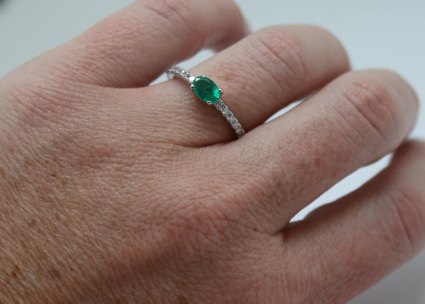 ANILLO ESMERALDA OVAL
