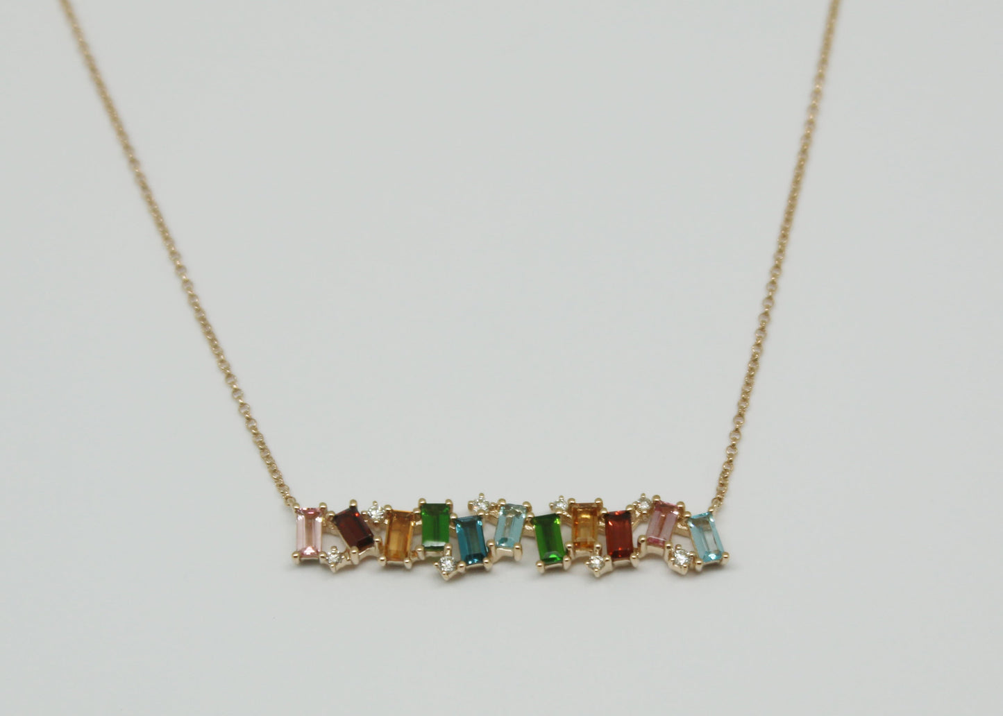 COLLAR BARRA BAGUETTES CHUECAS COLOR
