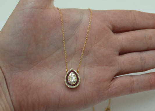 COLLAR PERA RUBIES Y DIAMANTES