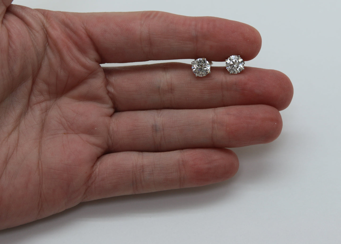 BROQUELES 2.00 CT LAB GROWN