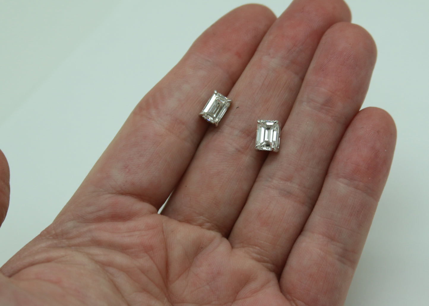 BROQUELES 2.00 CT CORTE ESMERALDA LAB GROWN