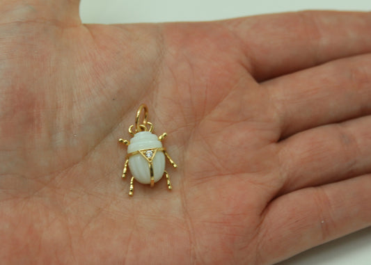 DIJE ESCARABAJO CHICO