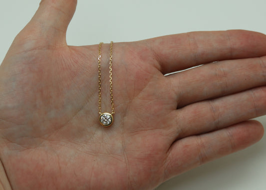 COLLAR SOLITARIO BISEL 0.50 CT LAB GROWN