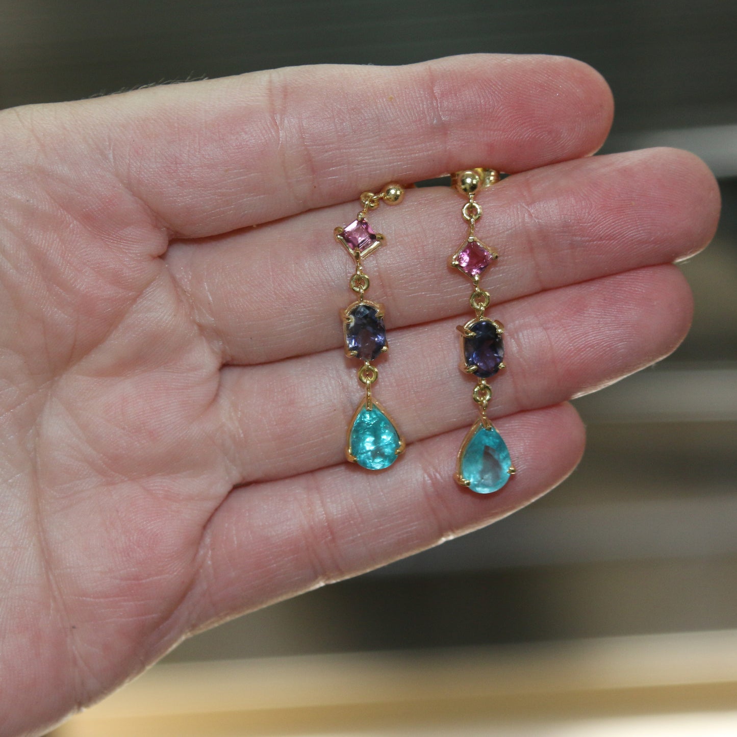 ARETES LARGOS AMATISTA APATITA Y TURMALINA