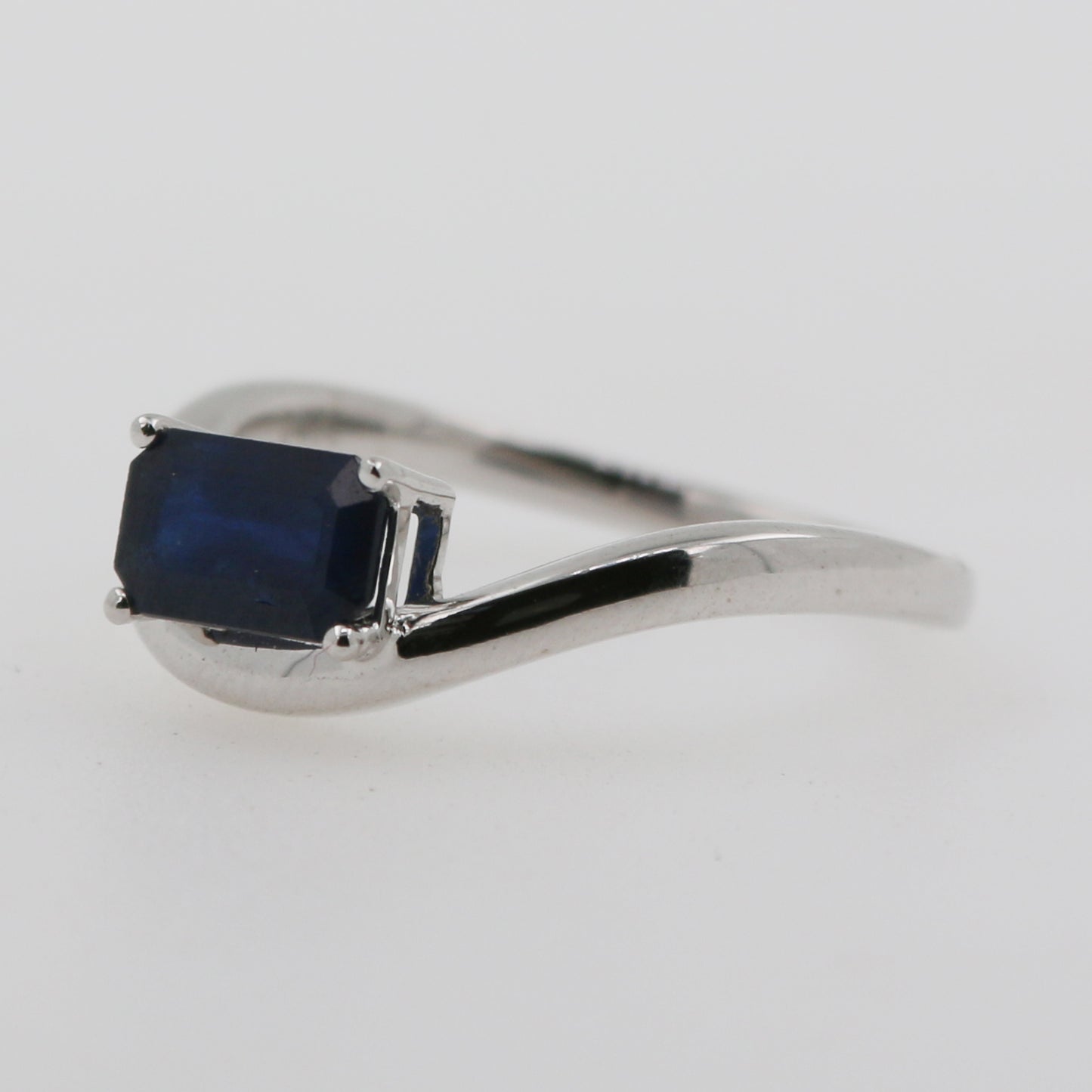 ANILLO WAVY ZAFIRO
