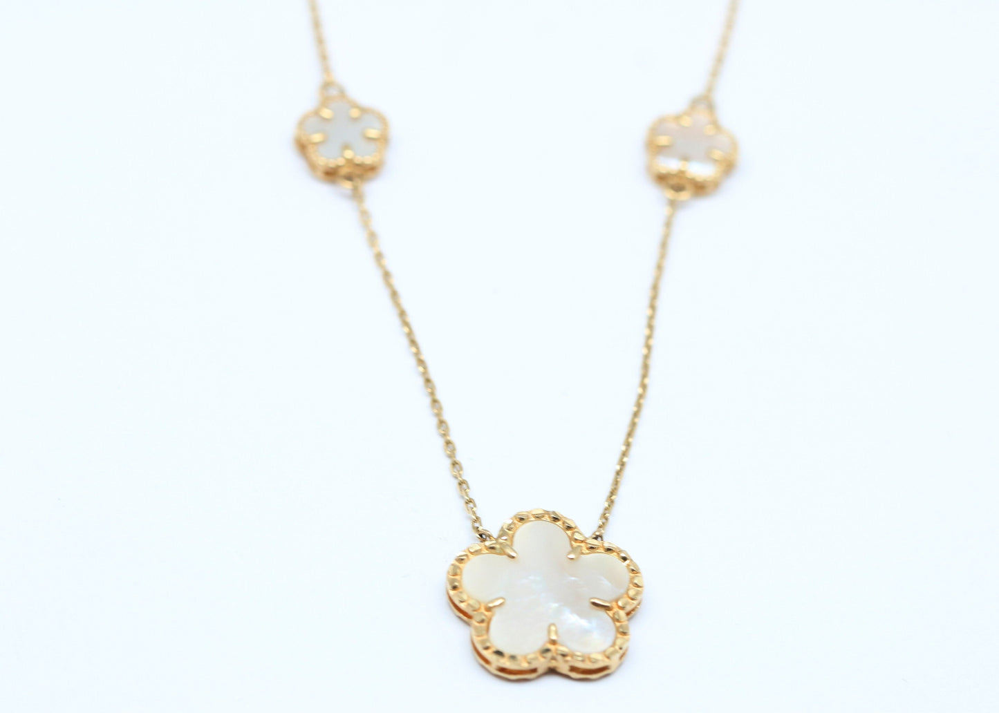 COLLAR FLOR MADRE PERLA