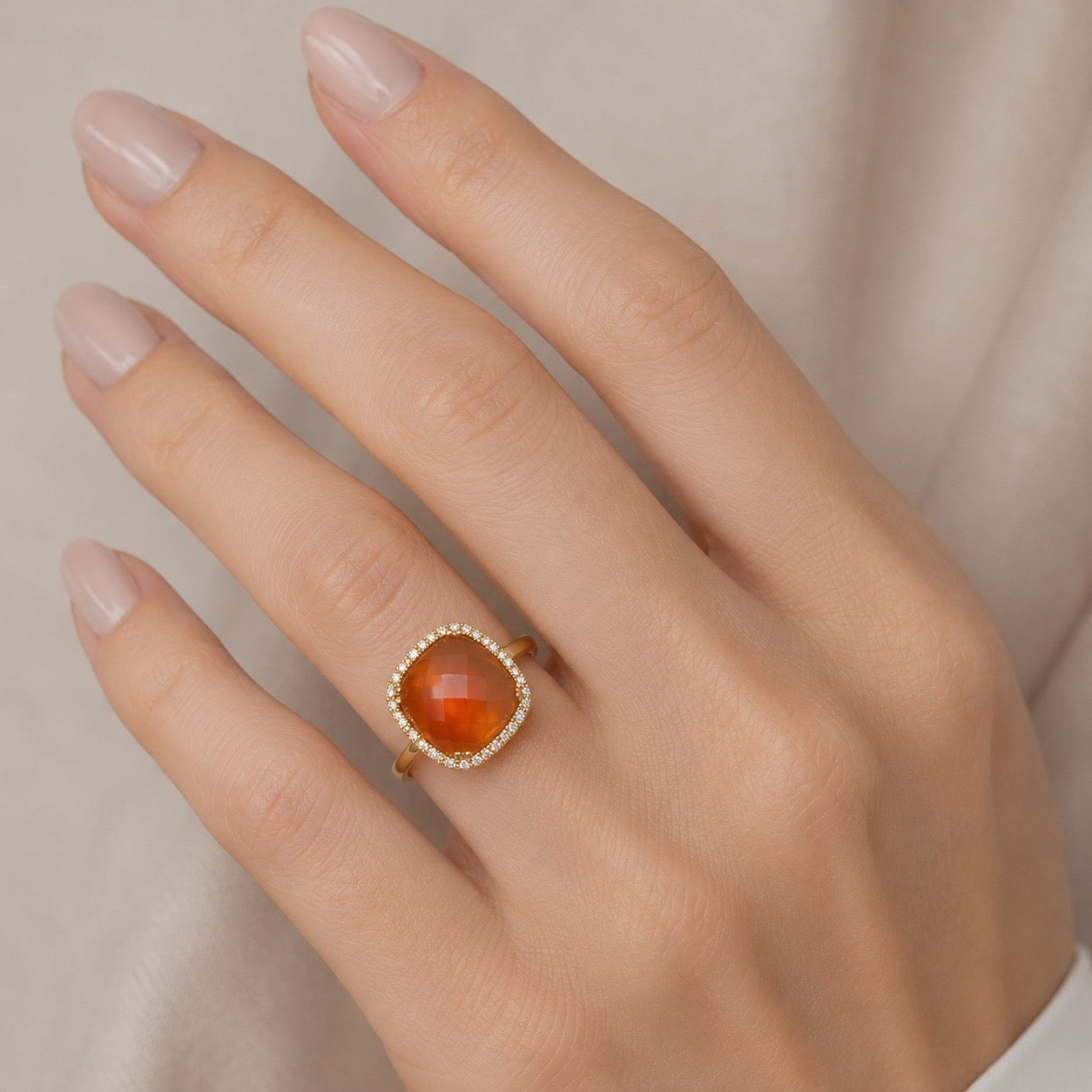 ANILLO CUADRADO CORALINA