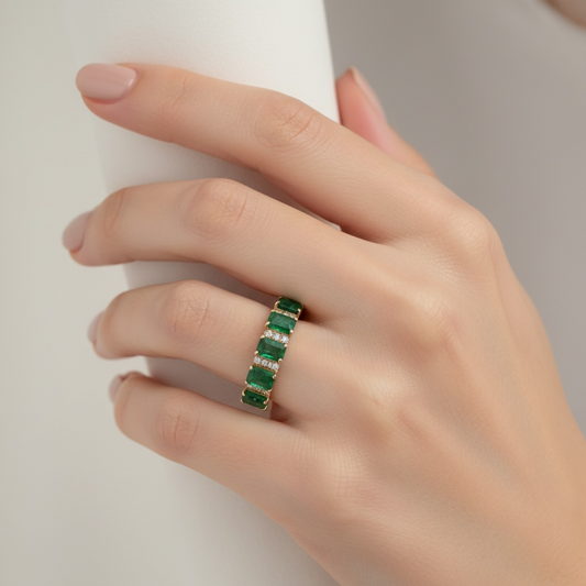 ANILLO ESMERALDA Y DIAMANTES