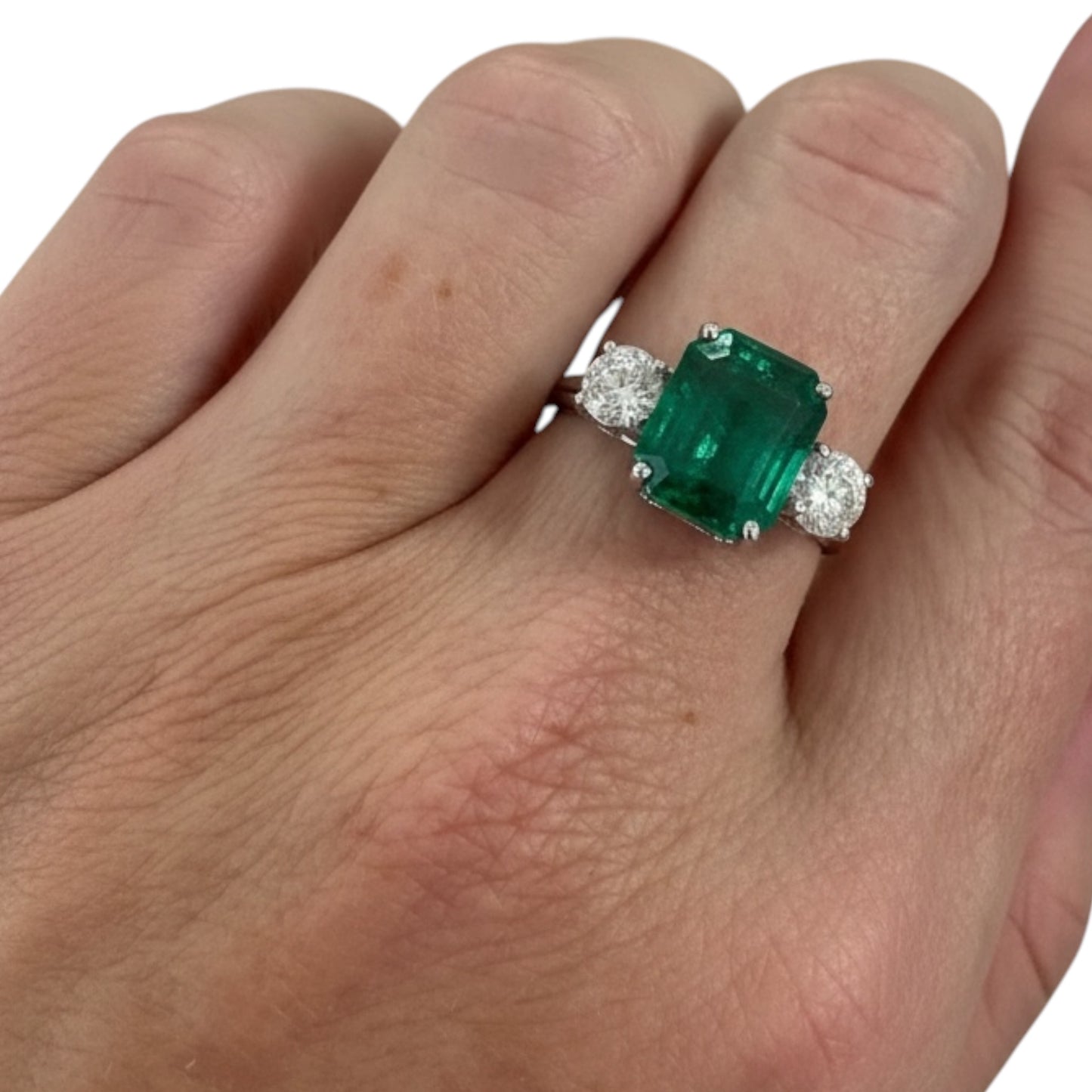 ANILLO ESMERALDA DOS DIAMANTES