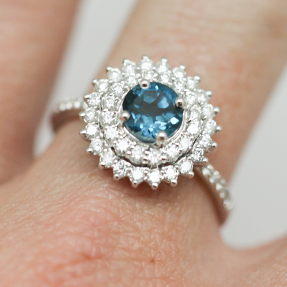 ANILLO FLOR ZAFIRO Y DIAMANTES