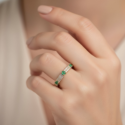 ANILLO DIAMANTES Y ESMERALDA