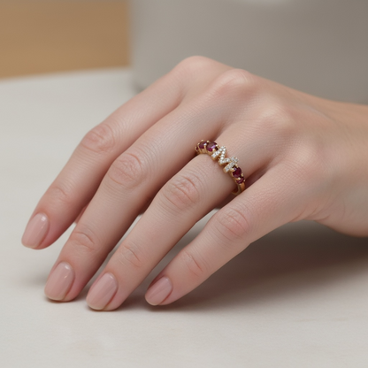 ANILLO RUBIES E INICIAL (SOBRE PEDIDO)