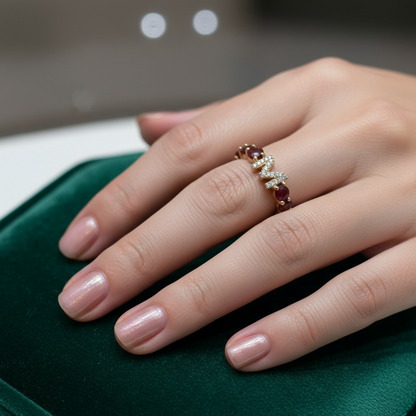 ANILLO RUBIES E INICIAL (SOBRE PEDIDO)