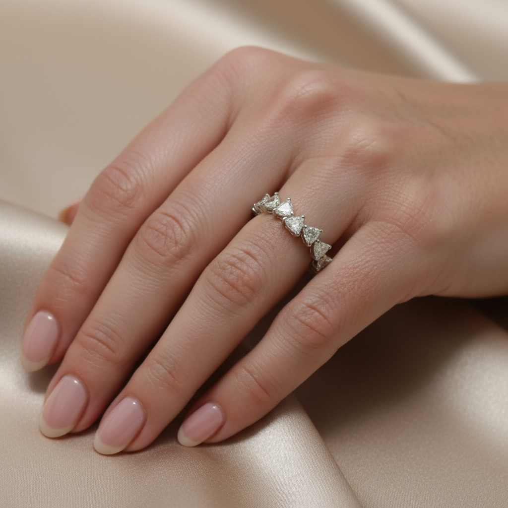 ANILLO TRIANGULO DIAMANTES