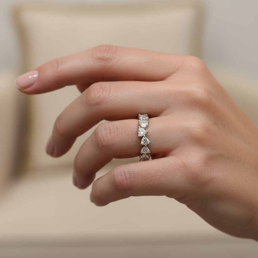 ANILLO TRIANGULO DIAMANTES