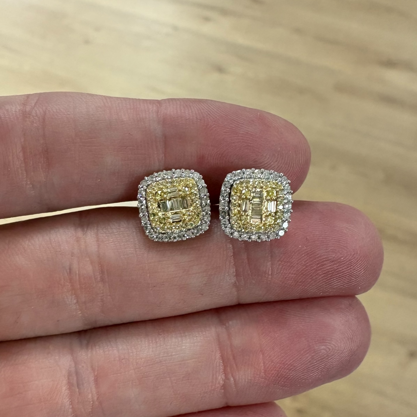 ARETES DIAMANTES AMARILLOS