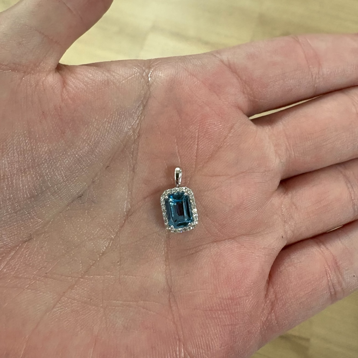 DIJE RECTANGULAR TOPACIO