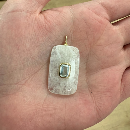 DIJE EN PLATA RECTANGULAR PIEDRA LUNA Y TOPACIO
