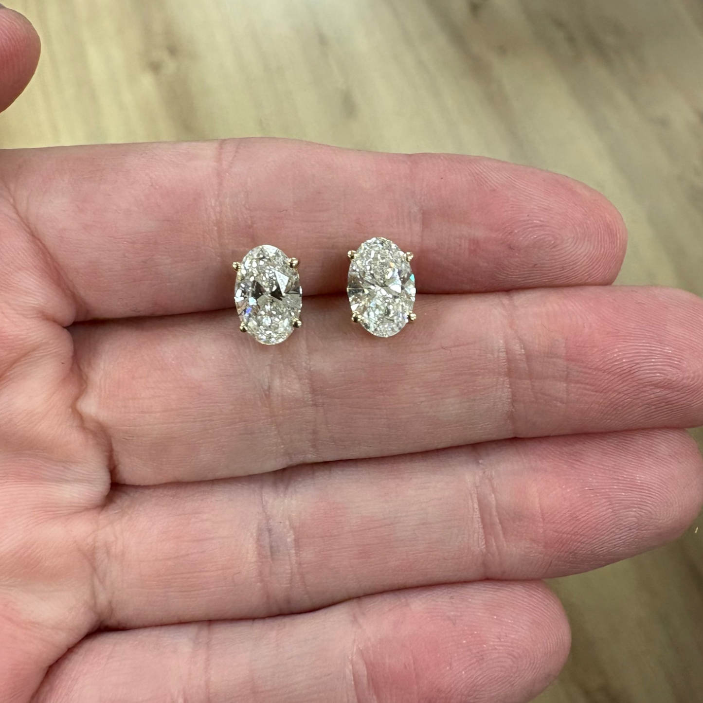 BROQUELES OVALES 3.00 CT LAB GROWN
