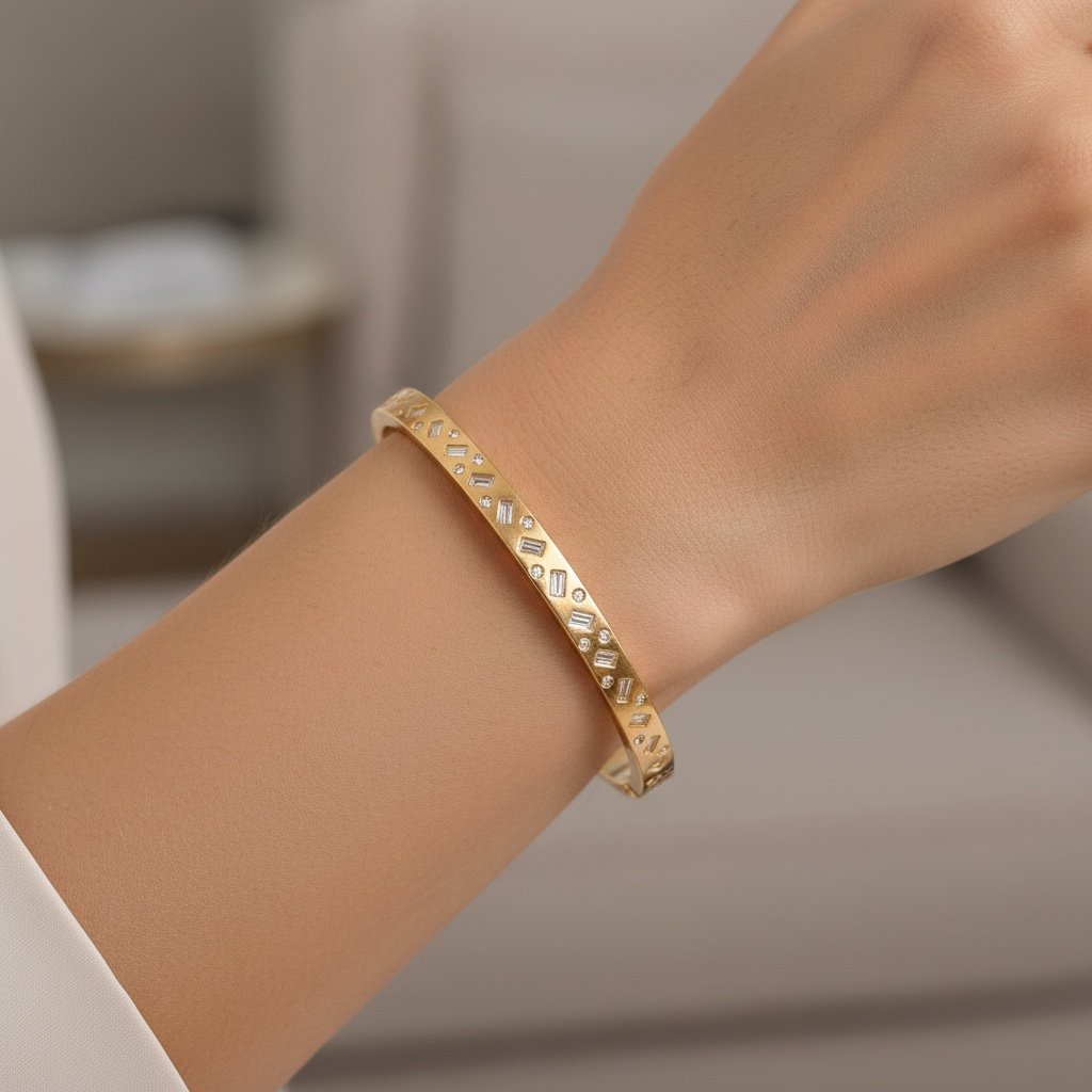 BANGLE PUNTOS Y RAYAS ORO AMARILLO
