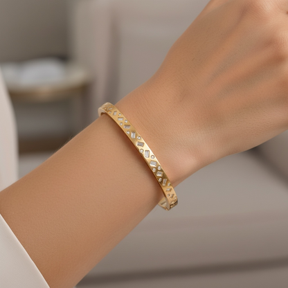 BANGLE PUNTOS Y RAYAS ORO AMARILLO