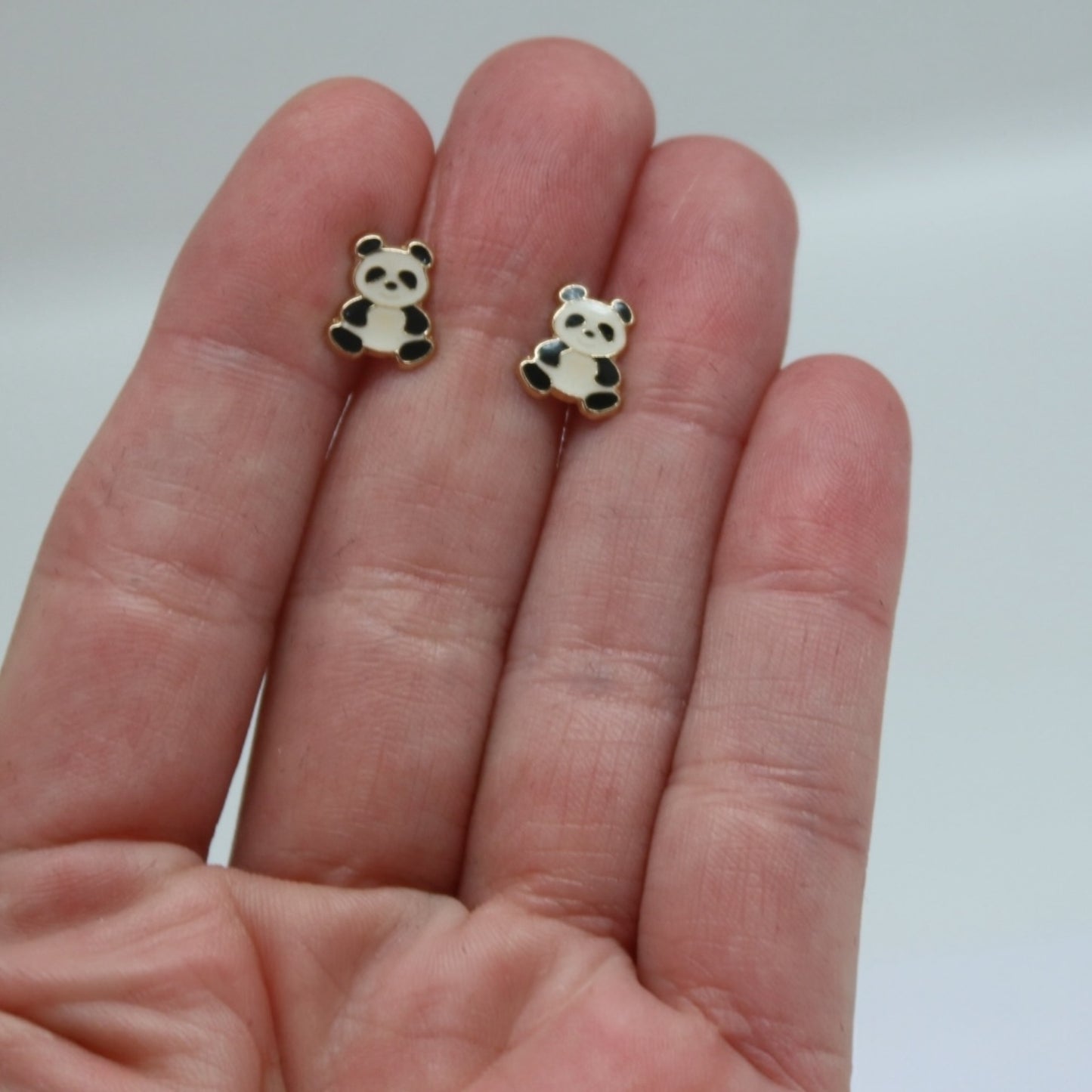ARETES NIÑAS ESMALTE PANDA
