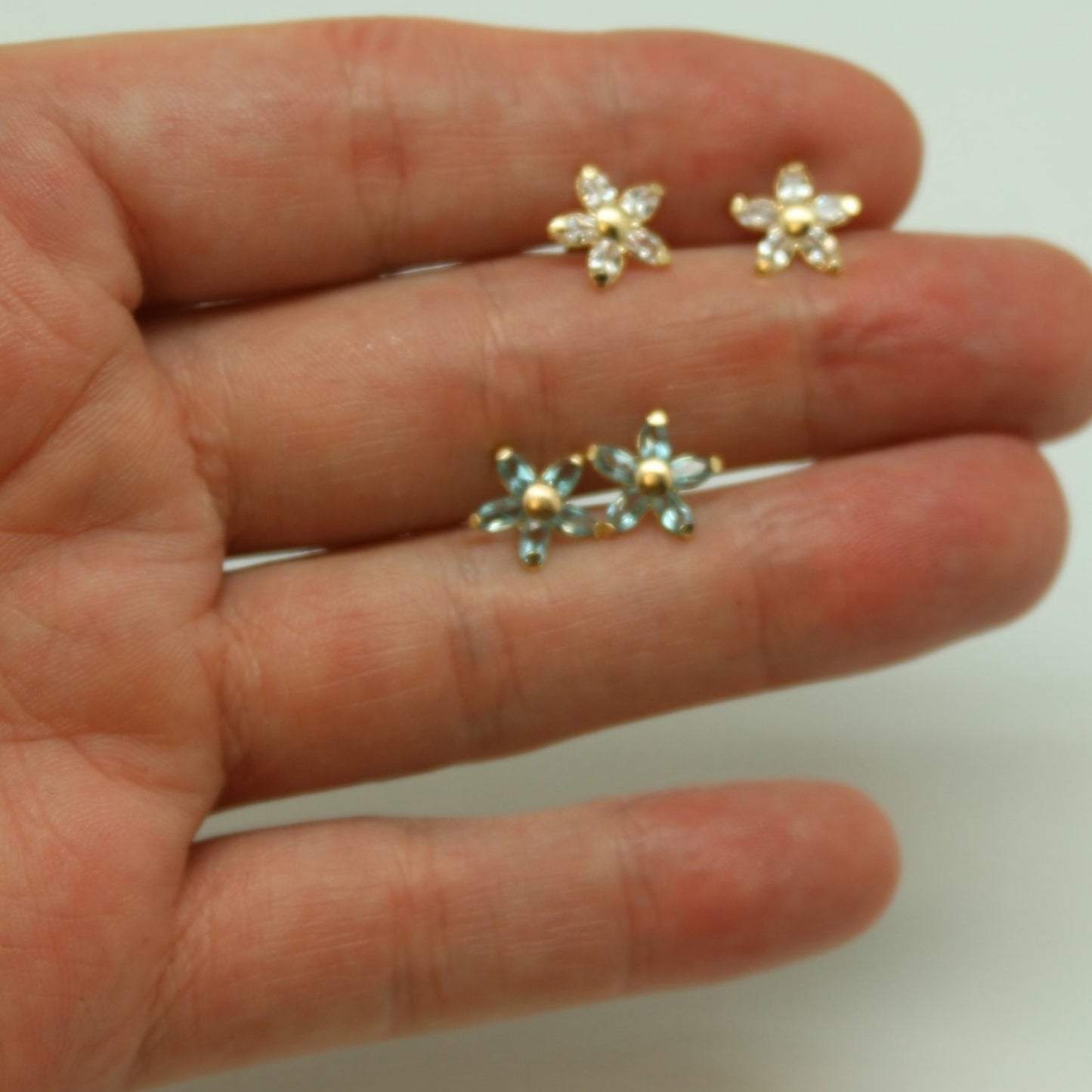 ARETES NIÑAS FLOR