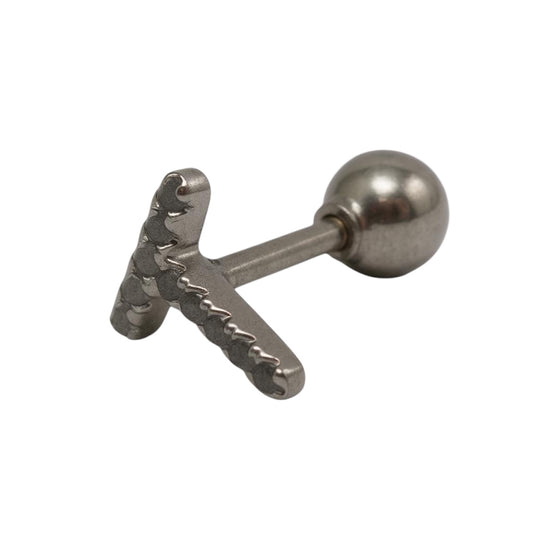 PIERCING INICAL "T"  DIAMANTES NEGROS