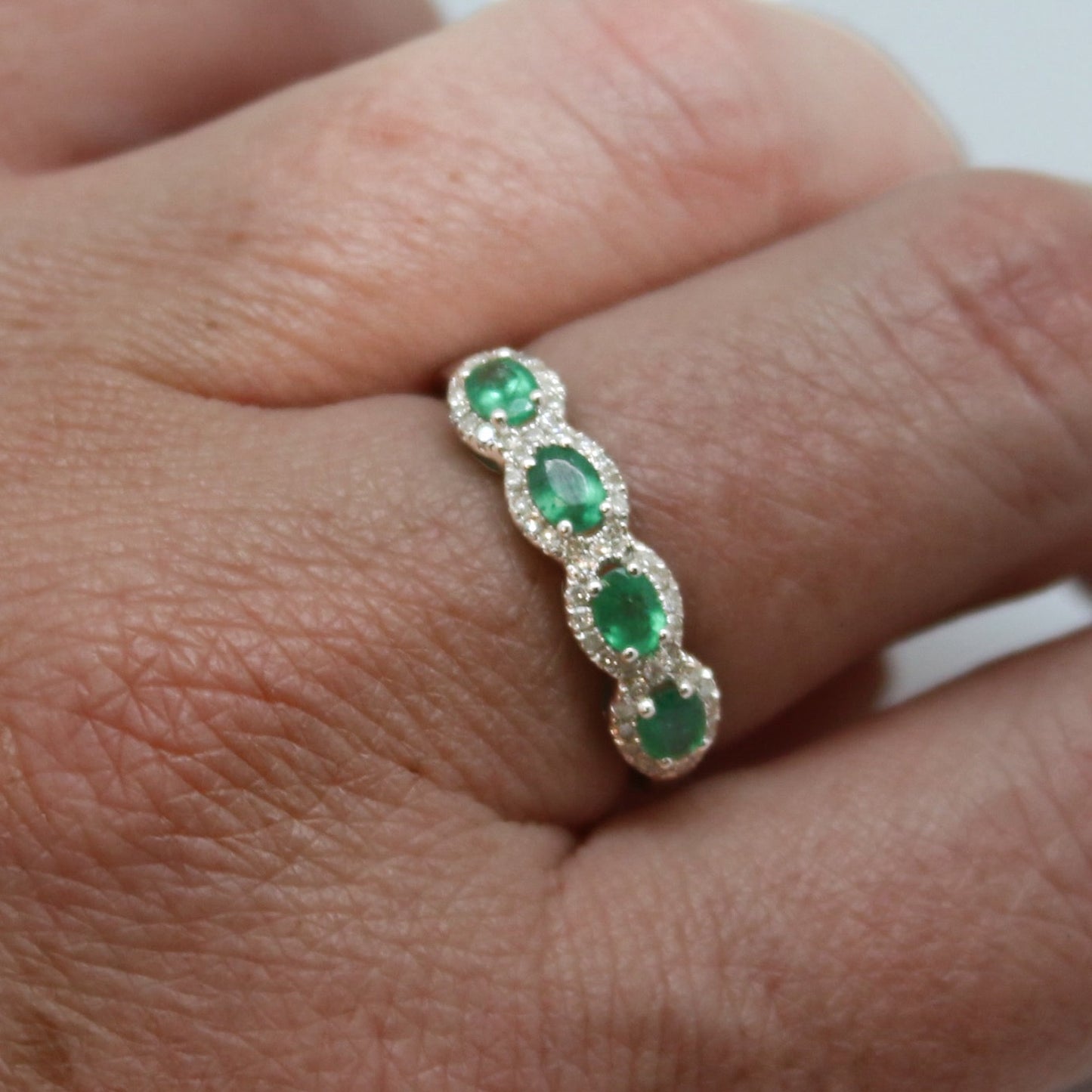 ANILLO ESMERALDA Y DIAMANTES
