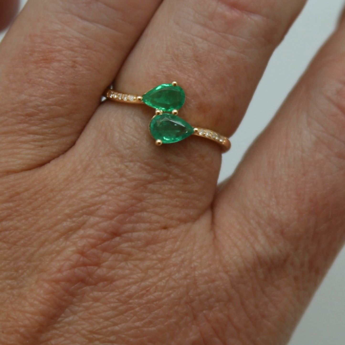 ANILLO ABIERTO ESMERALDA