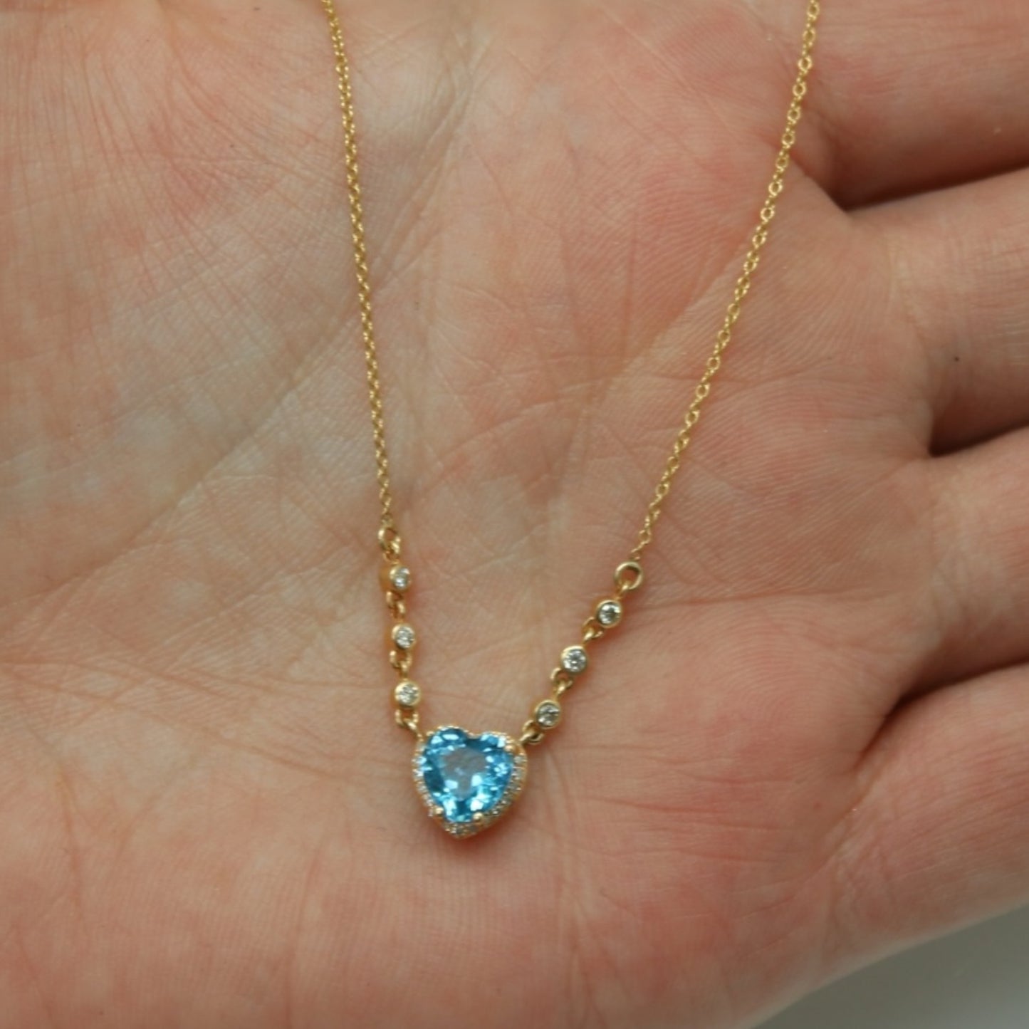 COLLAR CORAZON TOPACIO Y DIAMANTES