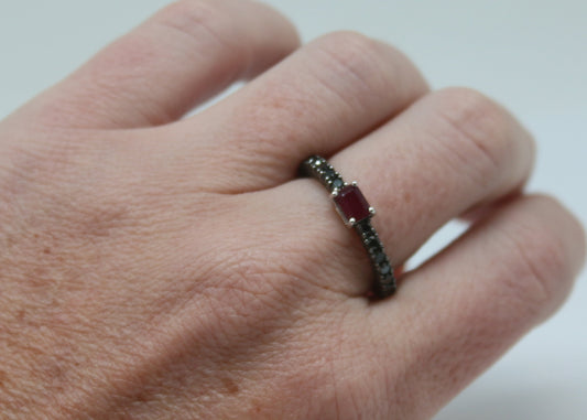 ANILLO RUBI DIAMANTES NEGROS