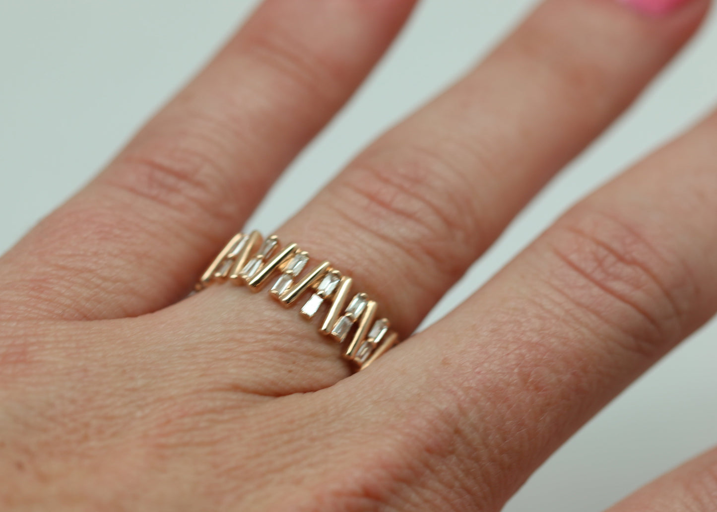 ANILLO GRUESO CHUECO DIAMANTES